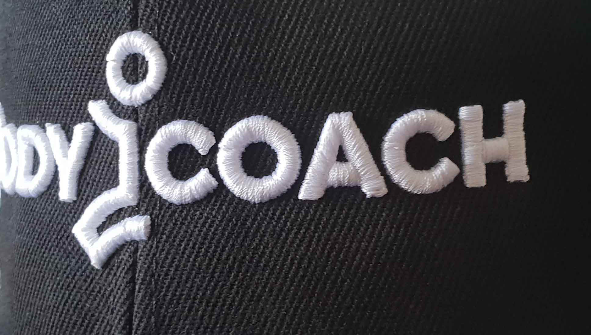 haft komputerowy 3D logo na czapce